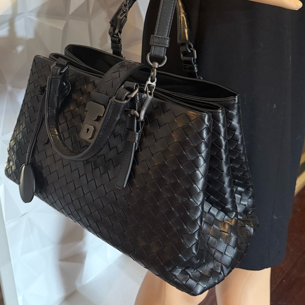[Authentic) Bottega Veneta Intrecciato Roma Hand Shoulder Bag - Black Leather